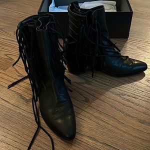 Modern vice fringe boots